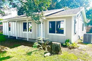 104 N Peach St, Tomball, TX 77375 - Photo 1