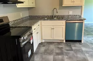 104 N Peach St, Tomball, TX 77375 - Photo 7