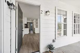 1011 W 10th St, Houston, TX 77008 - Photo 1