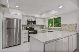 628 E Castle Harbour Dr, Friendswood, TX 77546 - Photo 11