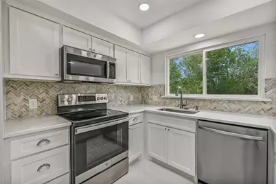 628 E Castle Harbour Drive, Friendswood, TX 77546 - Photo 13