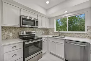 628 E Castle Harbour Dr, Friendswood, TX 77546 - Photo 13