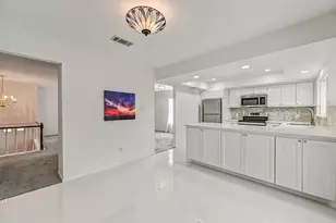 628 E Castle Harbour Dr, Friendswood, TX 77546 - Photo 9