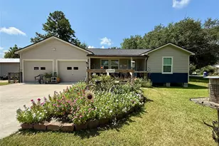 317 Crews Way, West Columbia, TX 77486 - Photo 1