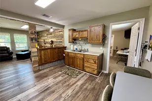 317 Crews Way, West Columbia, TX 77486 - Photo 5