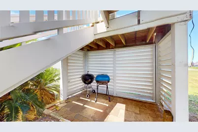 942 Kent, Crystal Beach, TX 77650 - Photo 13