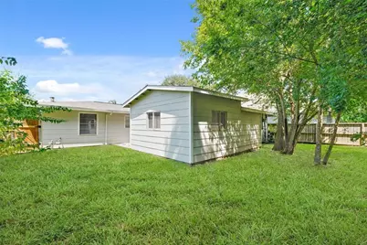 5822 Glenhurst Drive, Houston, TX 77033 - Photo 23