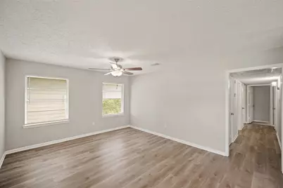 5822 Glenhurst Drive, Houston, TX 77033 - Photo 5
