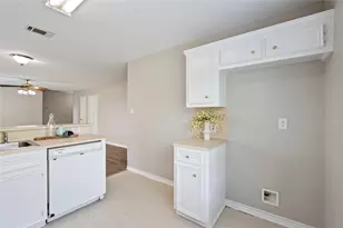 4131 Country Club Dr, Dickinson, TX 77539 - Photo 13