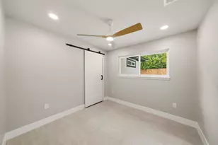 5927 Easter St, Houston, TX 77091 - Photo 5