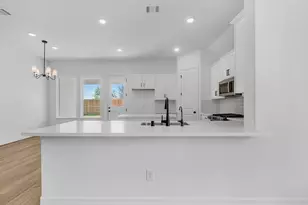7803 Topaz Ridge Dr, Angleton, TX 77515 - Photo 5