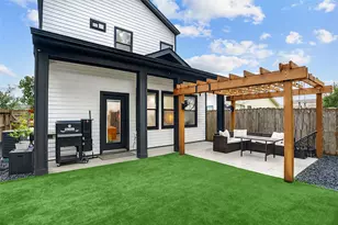 115 E 44th St, Houston, TX 77018 - Photo 1