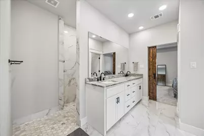111 Creekside Lane, Lake Jackson, TX 77566 - Photo 17