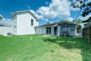 6414 Crestridge St, Houston, TX 77033 - Photo 11