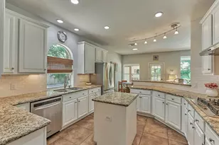 14 Kenmare Ct, The Woodlands, TX 77382 - Photo 17