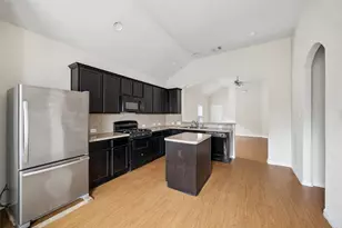 7534 Abbey Point Ln, Houston, TX 77049 - Photo 3