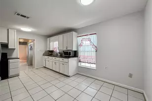 132 Grothe Ln, Houston, TX 77022 - Photo 17