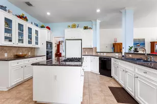 2885 Smokey Lake Ln, League City, TX 77539 - Photo 13