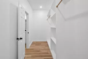 1504 W Blum St, Alvin, TX 77511 - Photo 17