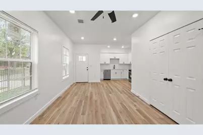 1504 W Blum Street #B, Alvin, TX 77511 - Photo 5