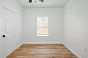1504 W Blum St, Alvin, TX 77511 - Photo 19
