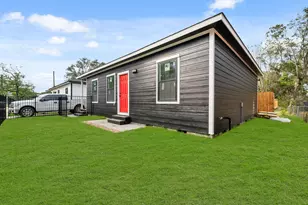 1504 W Blum St, Alvin, TX 77511 - Photo 25