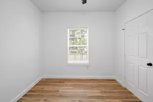 1504 W Blum St, Alvin, TX 77511 - Photo 21