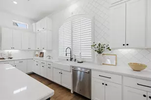 933 Blackshire Ln, Houston, TX 77055 - Photo 19
