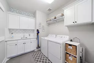 933 Blackshire Ln, Houston, TX 77055 - Photo 17