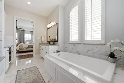 933 Blackshire Lane, Houston, TX 77055 - Photo 11