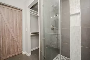7926 Ridgeview Dr, Houston, TX 77055 - Photo 15