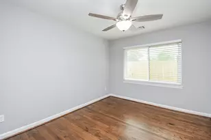 7926 Ridgeview Dr, Houston, TX 77055 - Photo 17