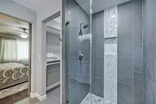 7926 Ridgeview Dr, Houston, TX 77055 - Photo 13