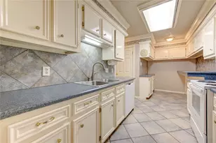 1206 Country Pl Dr, Houston, TX 77079 - Photo 17