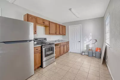 4718 Carmen Street #B, Houston, TX 77033 - Photo 9