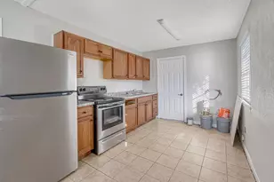 4718 Carmen St, Houston, TX 77033 - Photo 9