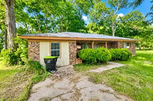905 E Columbus Dr, Wharton, TX 77488 - Photo 1
