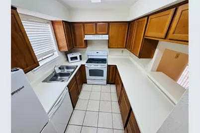 3100 Walnut Bend Lane #324, Houston, TX 77042 - Photo 5