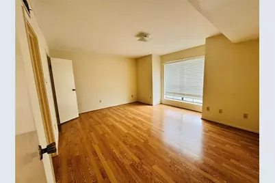 3100 Walnut Bend Lane #324, Houston, TX 77042 - Photo 9