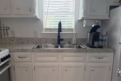 1714 N Avenue Q, Freeport, TX 77541 - Photo 5
