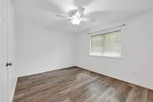 46 E Hobbit Glen Dr, Conroe, TX 77384 - Photo 19