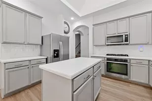 46 E Hobbit Glen Dr, Conroe, TX 77384 - Photo 11