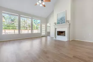 46 E Hobbit Glen Dr, Conroe, TX 77384 - Photo 5