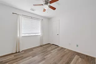 46 E Hobbit Glen Dr, Conroe, TX 77384 - Photo 17