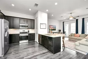 11012 Mikula Dr, Houston, TX 77043 - Photo 7