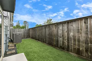 11012 Mikula Dr, Houston, TX 77043 - Photo 5