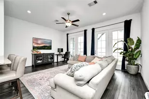 11012 Mikula Dr, Houston, TX 77043 - Photo 11