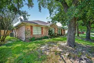 7707 Burning Hills Dr, Houston, TX 77071 - Photo 3