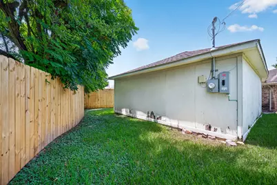 7707 Burning Hills Drive, Houston, TX 77071 - Photo 47