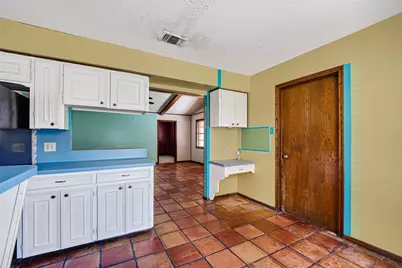 7707 Burning Hills Drive, Houston, TX 77071 - Photo 17